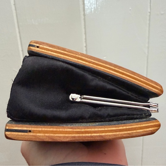 Unique Beck(y) Skateboard Clutch - Picture 4 of 6